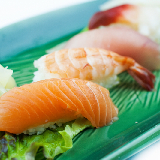 Nigiri plate ( salmon/tuna/shrimp sushi )